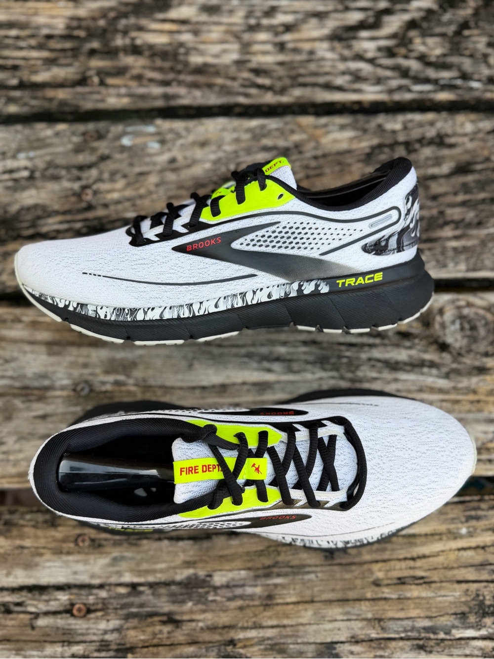 Brooks Trace 2 Hero Pack Fire Fighter White/Black Women’s Sz 9 Running Shoes X1
